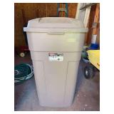 Rubbermaid Rough Neck Heavy Duty 30-gallon lidded trash can with wheels