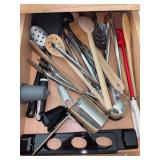 Contents of utensils drawer in kitchen