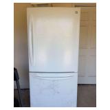 Kenmore 22.1 cu ft bottom freezer refrigerator - 32 x 29 x 68-1/4 tall…..working condition….needs cleaned from sitting in garage….no ice maker