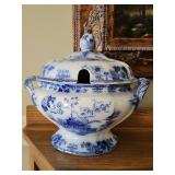 Vintage Kaolin Ware tureen. 12x6.5 in tall  Nice decorative item but has chip/crack.