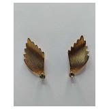 Vintage gold-tone textured leaf stud earrings. Brushed Gold Tone finish. Need backs.