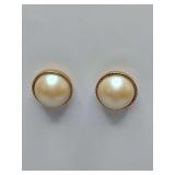Vintage Nina Ricci Faux Cream Off White Pearl Stud Earrings Gold Tone. These are really nice and have the nice backs still with them.