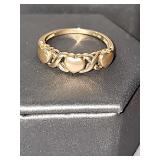 10K gold hugs and kisses ring. Size 6 and 1/2. Weight 1.76 grams