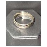 14K white gold ring. Size 9. Weight 6.18 grams. Damaged. See all photos.