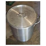 Maxibuilt turkey fryer. Does not include propane stand or propane.