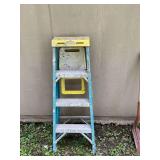 Fiberglass 4 foot A frame  ladder with painters tray