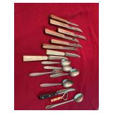 Miscellaneous grouping of flatware, including two regent Sheffield stainless mother of pearl handled knives