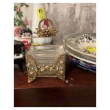 Vintage gold filigree ashtray holder holding four ashtrays
