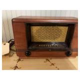 Vintage Montgomery Ward radio.. Ward airline air wave loop aerial system 13” x 6 1/2” x 9”