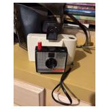 Vintage Polaroid Swinger land camera model 20 and carrying bag