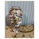 Small Japanese SATSUMA vase 5.5“ x 10“ occupied Japan
