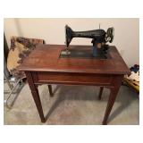 ￼ Antique Singer Manufacturing Company￼ sewing machine in cabinet. Cabinet is 31“ x 18“ x 29 1/2“