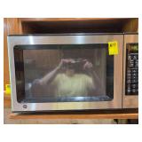 GE microwave 22 1/2” x 16” x 12 1/2” 2010