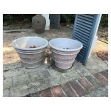 2 plastic pots 16“ x 12”