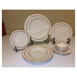 Stunning 6-pc Place Setting Lenox Golden Wreath China (0-313)