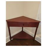 Safavieh Gomez Corner Table. 33.5 x 23.5 x 28.5 in tall, is a space-saving, triangular accent table with one drawer designed to fit snugly into unused room corners.