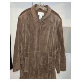 Cherokee brand XL chocolate brown suede leather hip length jacket with front zipper and two front pockets. Very good condition.