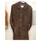 Cherokee brand dark brown suede leather front button jacket with two seam pockets. Mid thigh length, size XL in very good condition