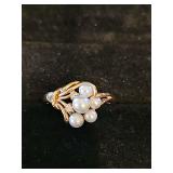 14 karat yellow gold ring with pearls. Size 6. Weighing 3.1 g