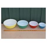 Nest of 4 Pyrex glass monochromatic mixing bowls;