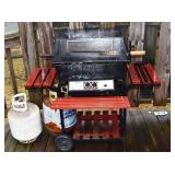 Jacuzzi Maï¿½tre D gas grill with 2 tanks and cover;