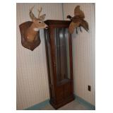 Locking gun case, deer and pheasant mount; as is