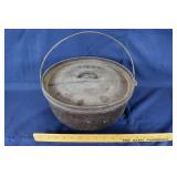 Lodge 12" footed cast iron with lid and bale handl