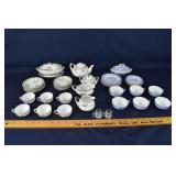 Japanese porcelain miniature tea set wares, 2 glas