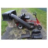 Snapper 28" Hi Vac lawn tractor with twin bagging