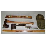 Lot: Genuine Norland Tomahawk axe with cover, US A