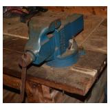 Yost Mfg Co. 4" swivel vice; as is