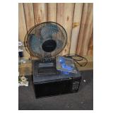 Lot: working microwave, fan, clip on light; as is