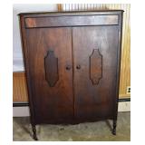 Art Deco walnut 2 door chiffarobe, 40x19x57"h; as