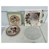 2 CHRISTMAS HOLIDAY SERVING PLATES
