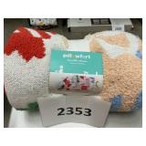 Pillowfort chenille throw 48inx58in