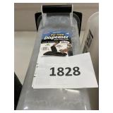 Pet food dispenser holds 25lb