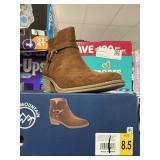 White Mt womens ankle boot 8.5