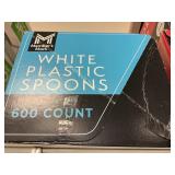 White plastic spoons 600 ct