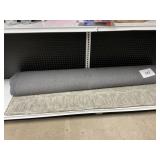 Area rug 5ft 3in width