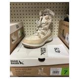 Eddie Bauer womens snow boot 7