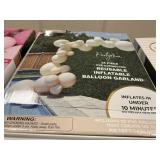 PartyAire 28pc balloon garland
