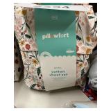 Pillowfort cotton sheet set Twin -garden