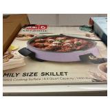 Dash ceramic family size skillet