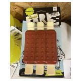 Bark wreck of ribs M-L rubber chew toy