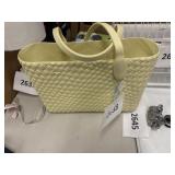 Shade & Shore tote bag 1-side of handle not in