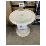 Round stand - cracked 24inHx21inD
