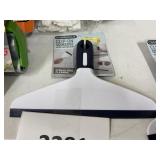 Clip on squeegee