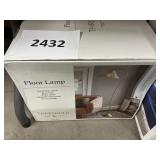 Threshold floor lamp