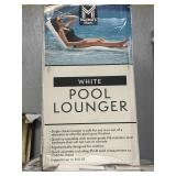 Pool lounger- white