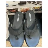 Skechers flip flop size 9